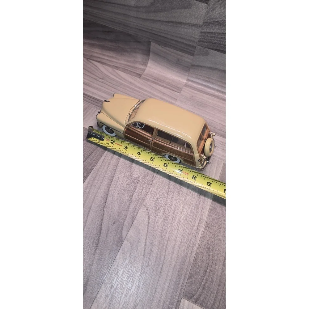Danbury Mint 1:24 Scale 1949 Mercury Station Wagon Diecast Model Car